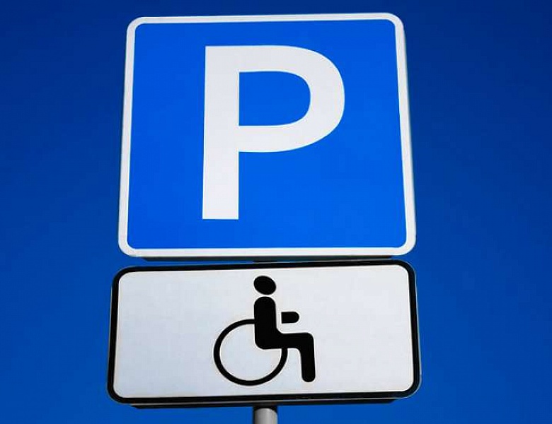 О новом порядке реализации прав на бесплатную парковку транспортных средств, управляемых инвалидами, и транспортных средств, перевозящих инвалидов