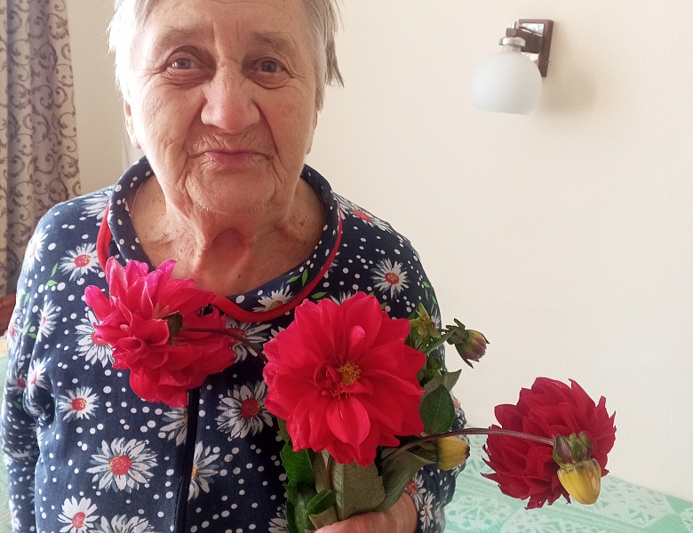 «Праздник, наполненный теплом: с днём рождения, Людмила Львовна!»