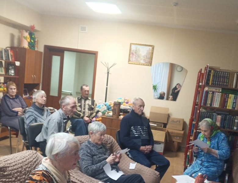 «Москва слезам не верит» — киновечер в доме престарелых как мост между поколениями