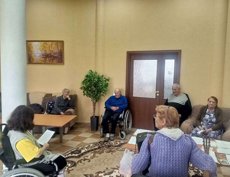 «Голос, который согревает: на музыкальном кружке проживающие осваивали вокальную технику и разучивали новые песни»
