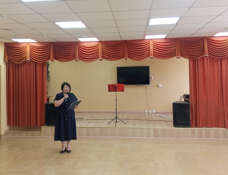 Праздник в стенах учреждения: концерт ведущих солистов РДК Новодугино