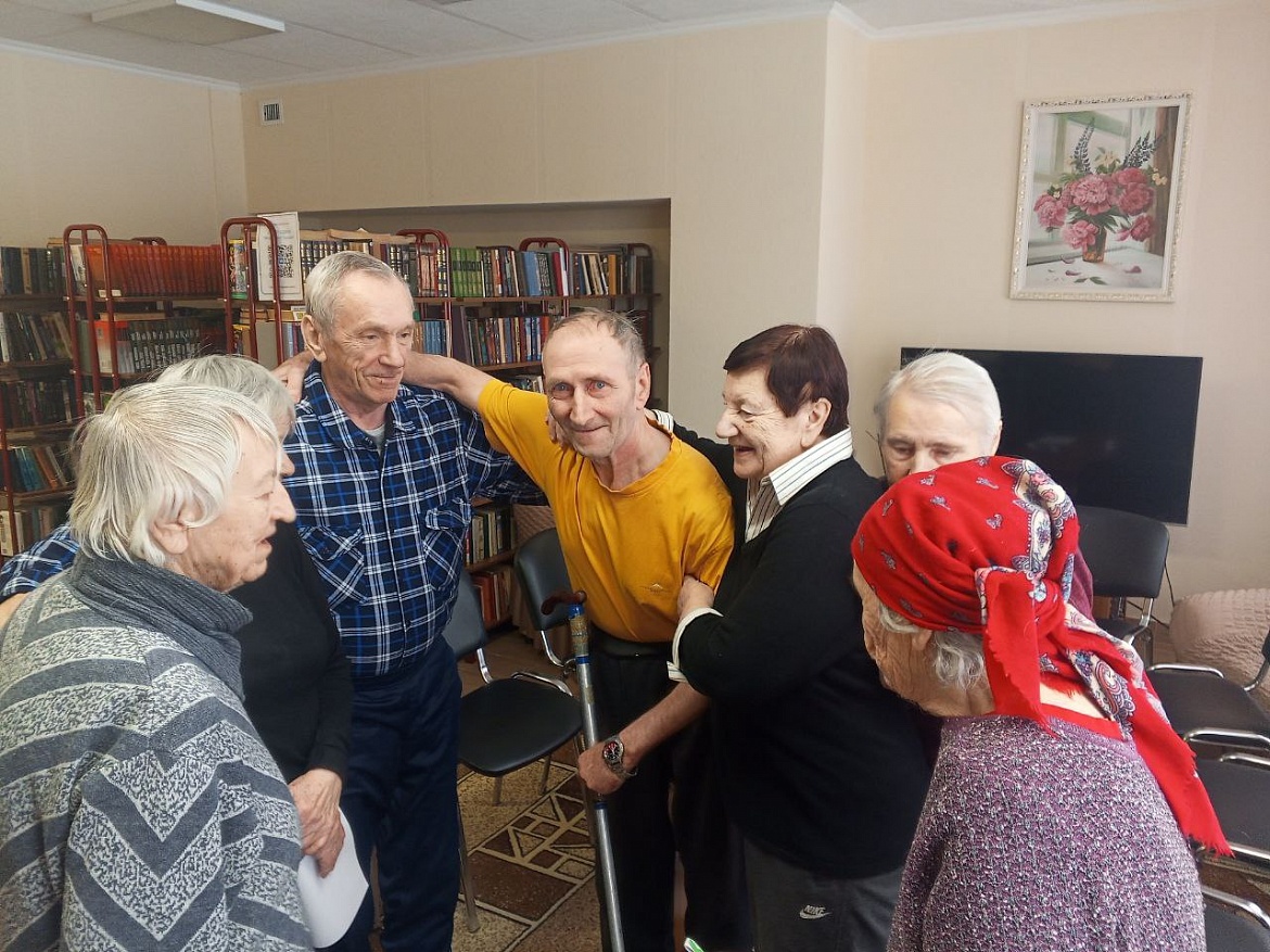  «Объятия без границ» в доме престарелых отметили Международный день объятий