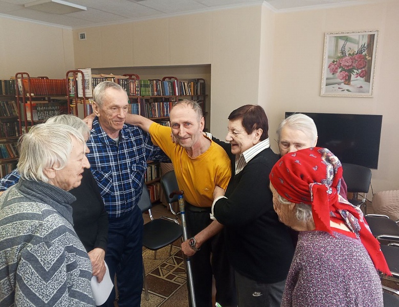  «Объятия без границ» в доме престарелых отметили Международный день объятий