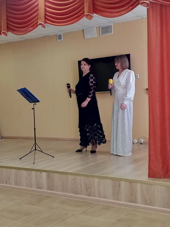 Тёплый праздник ко Дню защитника Отечества: концерт дуэта «Рябинушка» и трогательные подарки от наших жительниц!
