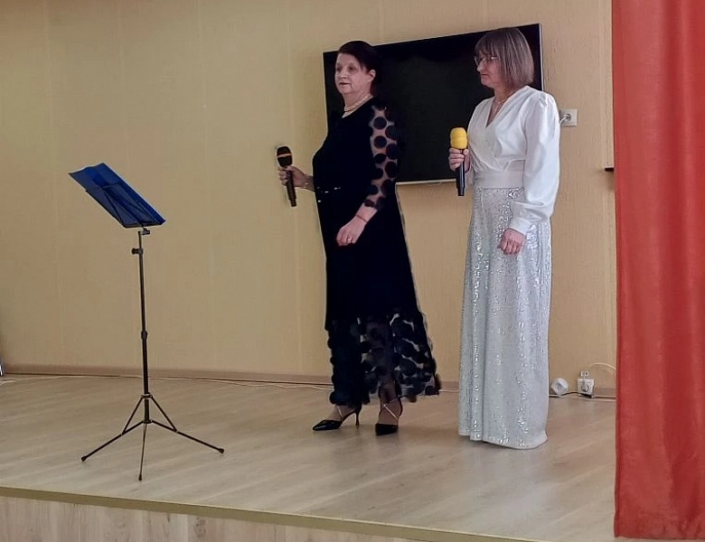 Тёплый праздник ко Дню защитника Отечества: концерт дуэта «Рябинушка» и трогательные подарки от наших жительниц!