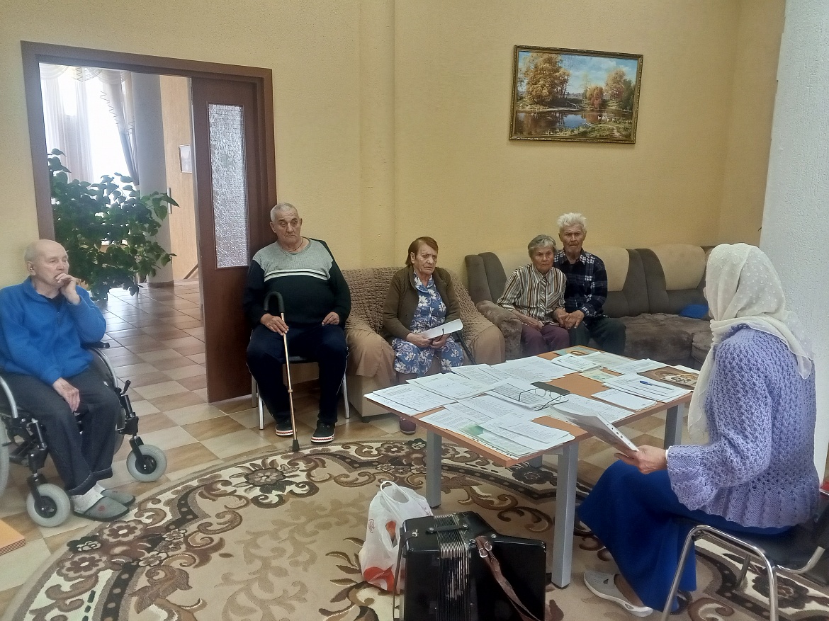 «Голос, который согревает: на музыкальном кружке проживающие осваивали вокальную технику и разучивали новые песни»