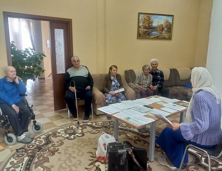 «Голос, который согревает: на музыкальном кружке проживающие осваивали вокальную технику и разучивали новые песни»