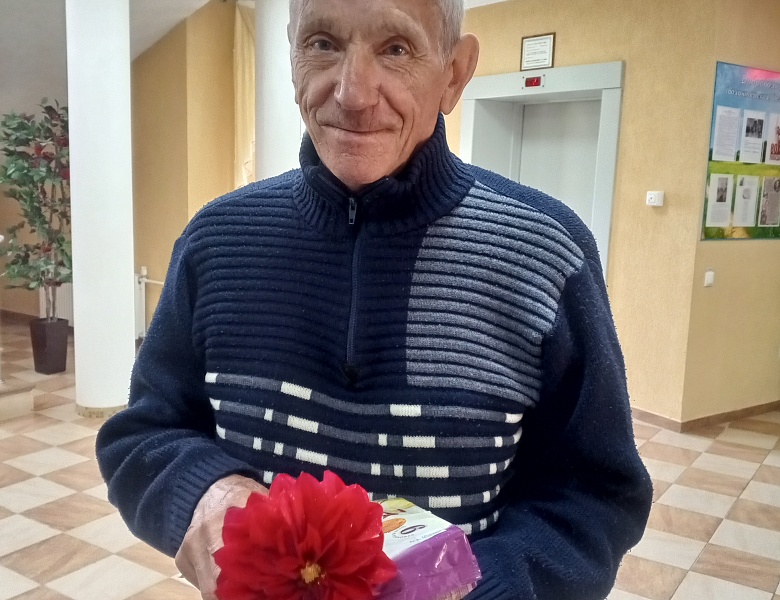 «Пусть живёт в сердце добрый свет: поздравляем Олега Борисовича!» 