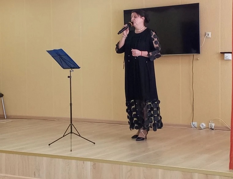 Тёплый праздник ко Дню защитника Отечества: концерт дуэта «Рябинушка» и трогательные подарки от наших жительниц!
