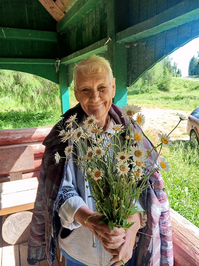 Тёплый день у родника: проживающие отметили канун Международного дня пикника